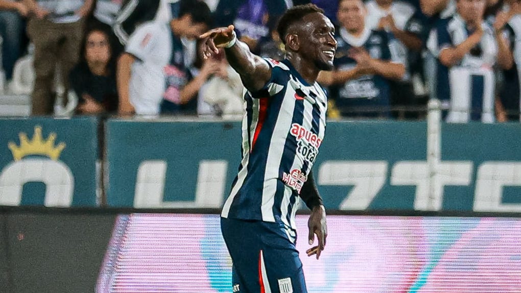 Eryc Castillo juega desde el 2025 en Alianza Lima.