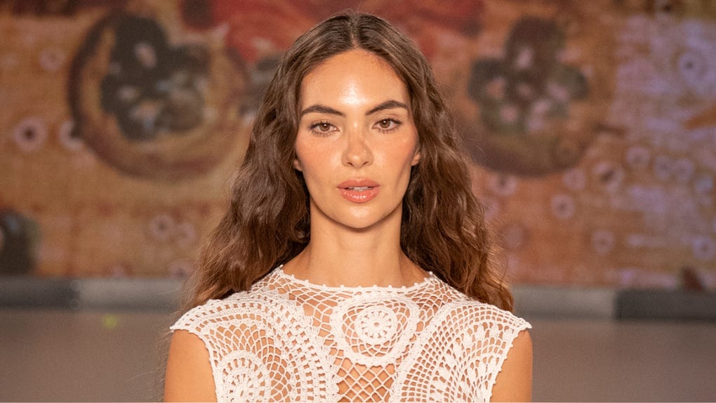Natalie Vértiz representa al Perú en Colombiamoda al abrir el desfile de Ayni.