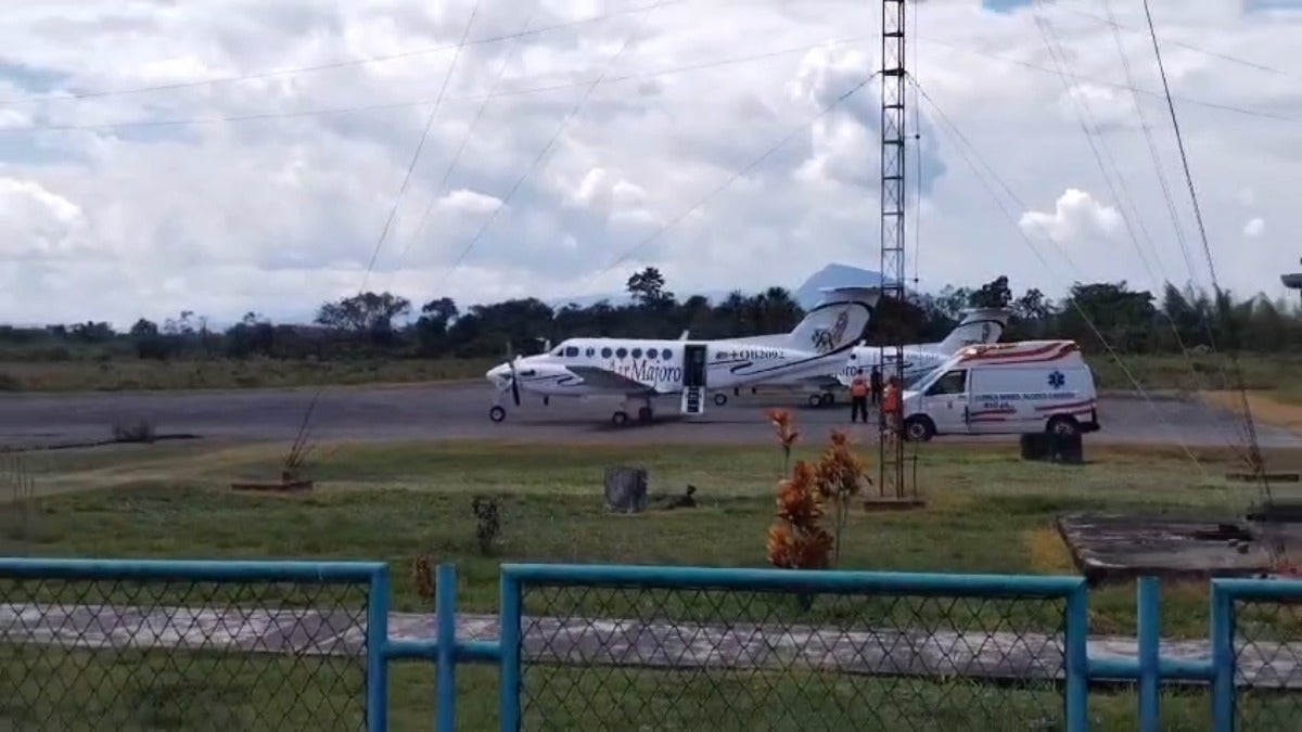Luis Alberto Llatas Constantino fue trasladado en ambulancia desde el hospital de la ciudad de Moyobamba hasta el aeropuerto de Rioja. 