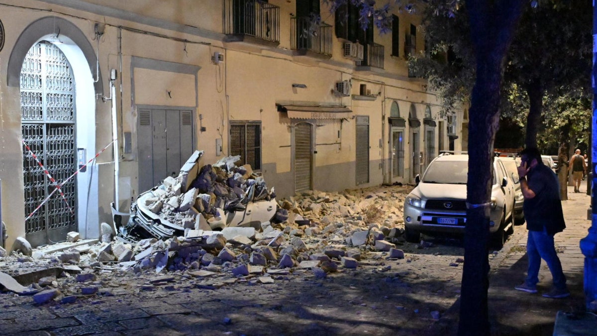 Más de 20 heridos, daños materiales y derrumbes tras fuerte sismo en Italia [FOTOS]