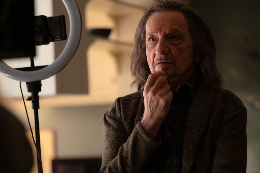 Ben Kingsley reaparece en el MCU como Trevor Slattery en la miniserie 'Wonder Man'.