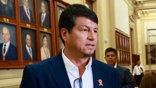Mujer que denunció al diputado Julián Pérez por agresión dice que también la violentó dentro de la comisaría