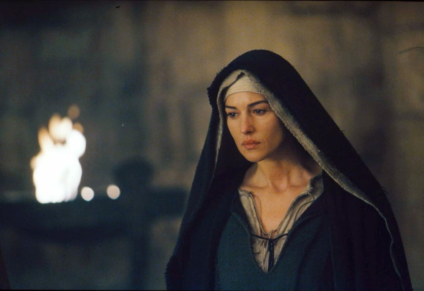 Monica Bellucci interpreta a María Magdalena en 'La pasión de Cristo'.
