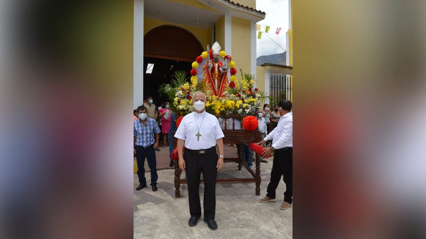 El papa León XIV con la imagen de San Agustín, patrono de la órden a la que pertenece el papa León XIV. 