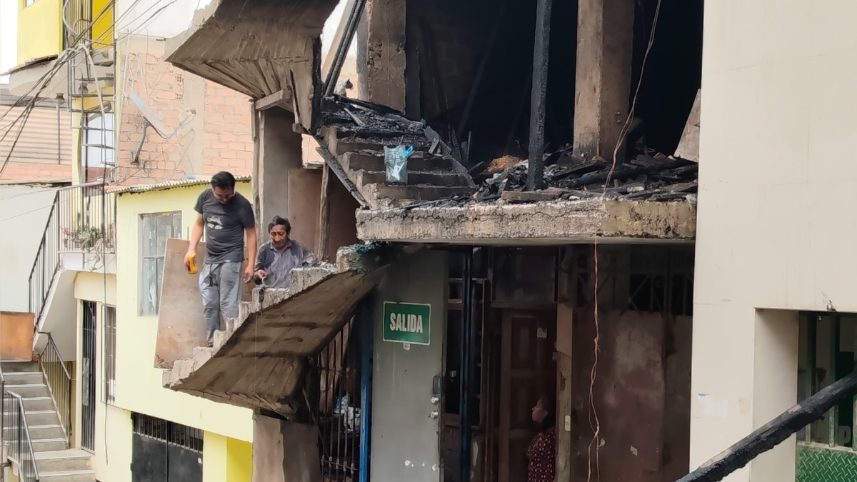 San Juan de Miraflores: incendio consume vivienda y deja a dos familias damnificadas