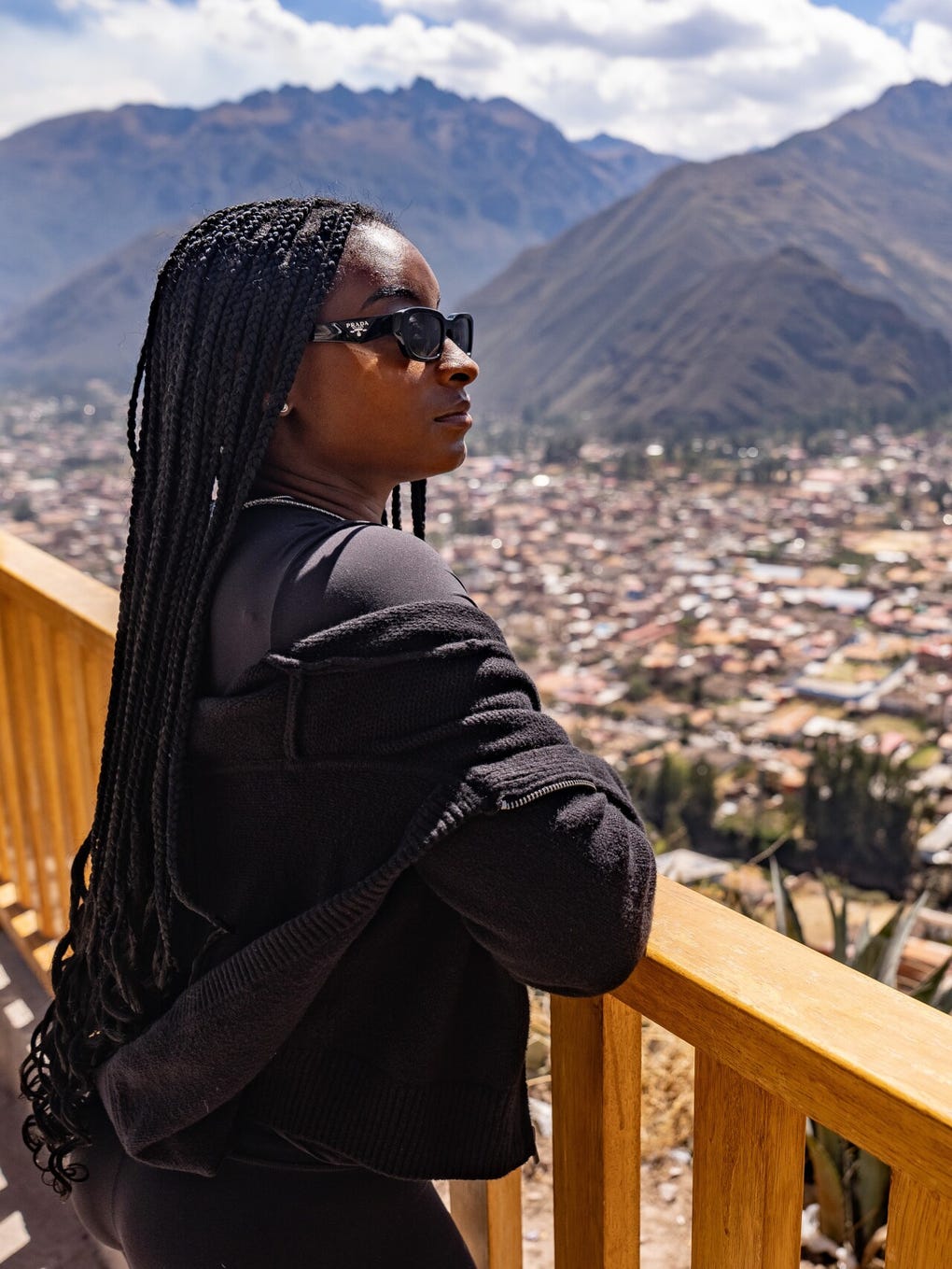 Biles hizo historia en los Juegos Olímpicos de Río 2016 al colgarse cuatro oros con 19 años, y en París 2024 sumó otros tres oros más olímpicos.