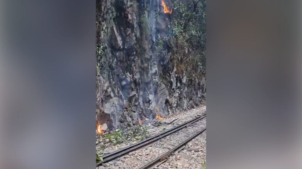 Cusco: Incendio forestal en Machu Picchu por segundo día consume cerca de tres hectáreas de bosque