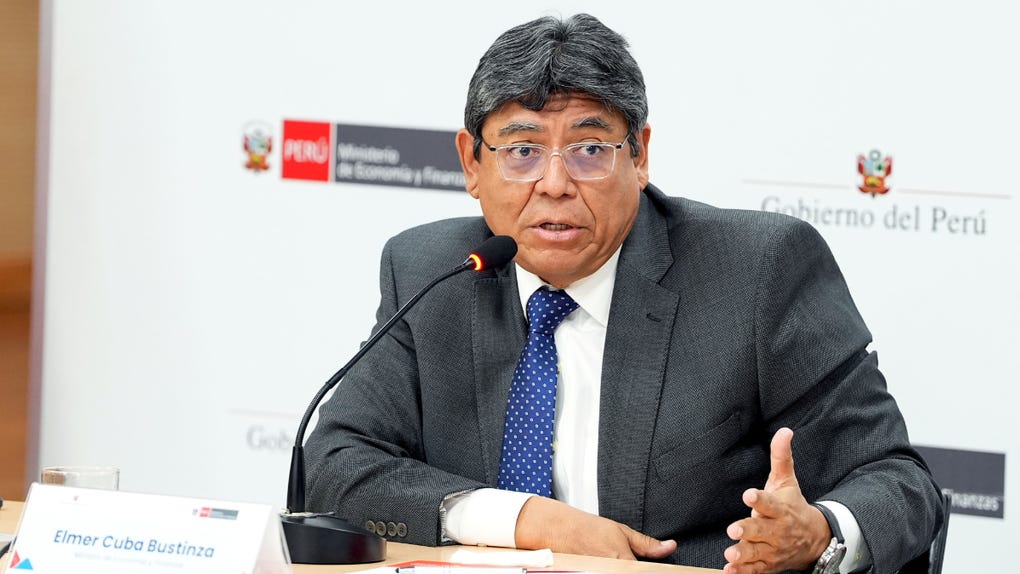 Ministro de Economía Elmer Cuba advierte que les caerá “todo el peso de la ley” a personas que no declaren sus impuestos