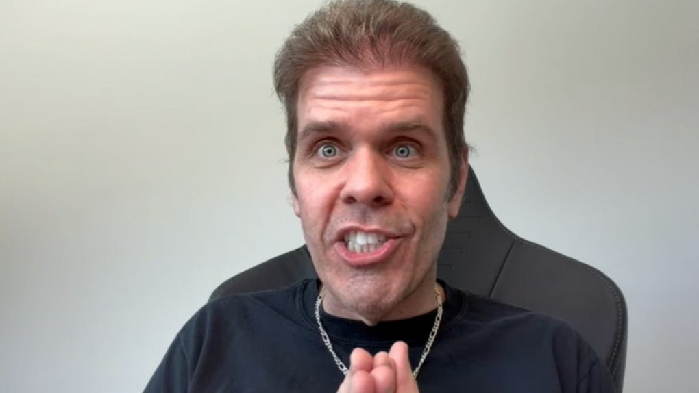 Perez Hilton comenzó su carrera a principios de la década de 2000 con un popular blog de chismes sobre celebridades de Hollywood.