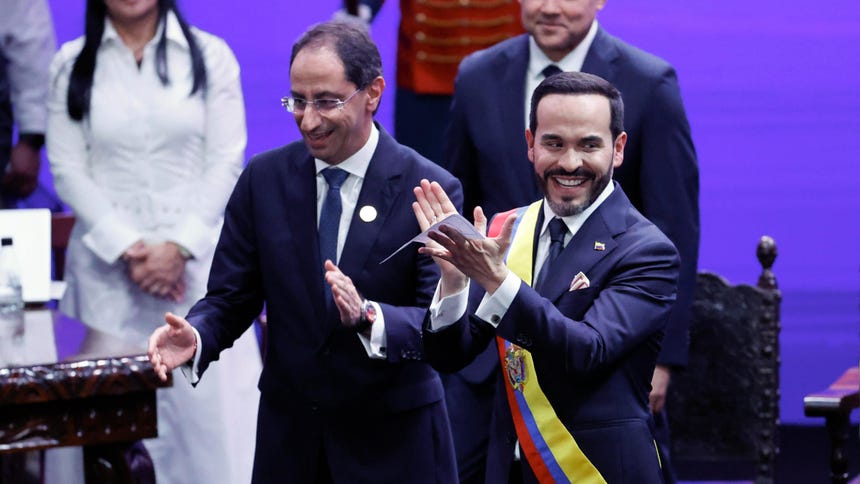 Abelardo de la Espriellatomó posesión del cargo en Cali, en el suroeste del país, ante múltiples invitados internacionales, para luego desplazarse a una guarnición militar y dar sus primeras palabras como mandatario. 