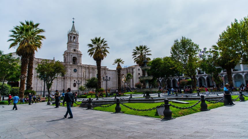 Ministro de Economía anuncia que los feriados en Perú se trasladarán a los viernes: ¿desde cuándo se aplicaría?