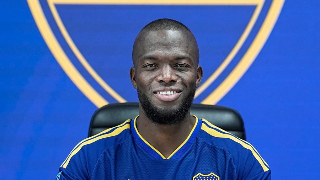 Enner Valencia firmó año y medio en Boca Juniors.
