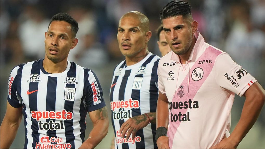 Carlos Zambrano con Renzo Garcés y Paolo Guerrero.