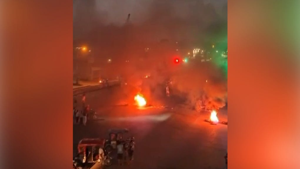 Ucayali: transportistas queman llantas en la carretera Federico Basadre y exigen la presencia del Gobierno