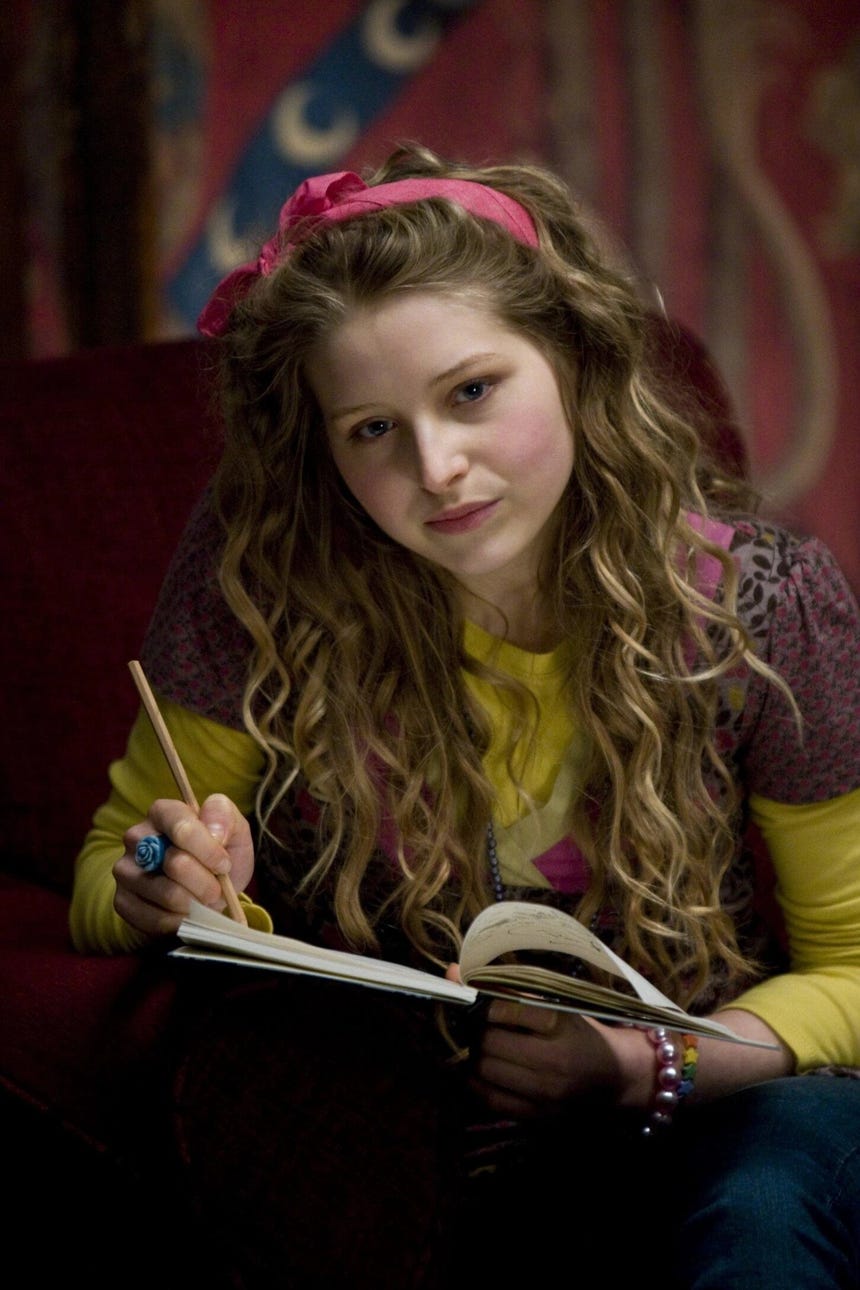 Lavender Brown es conocida principalmente por su personalidad efusiva, su estrecha amistad con Parvati Patil y su romance adolescente con Ron.