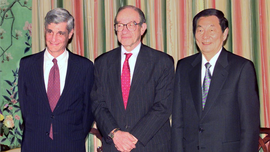 Zhu Rongji junto a Robert Rubin, secretario del tesoror de EE.UU. (1995 -1999) y Alan Greenspan, presidente de la Reserva Federal de Estados Unidos (1987-2006) durante un encuentro en 1999.