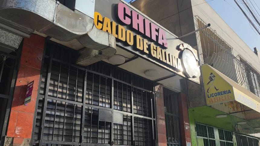 El negocio permanece cerrado tras el violento atraco.