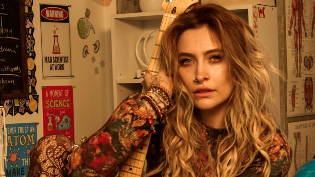 Paris-Michael Katherine Jackson es una modelo, celebridad de internet, actriz y cantante estadounidense.