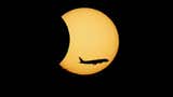 Eclipse solar deslumbró al mundo: así se vio el fenómeno que oscureció el cielo [FOTOS]