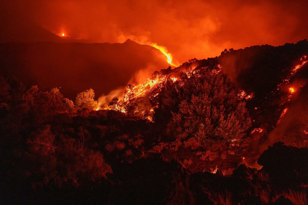 La nueva fase eruptiva, activa desde el pasado 7 de agosto, mantiene a las autoridades de la isla en máxima alerta.