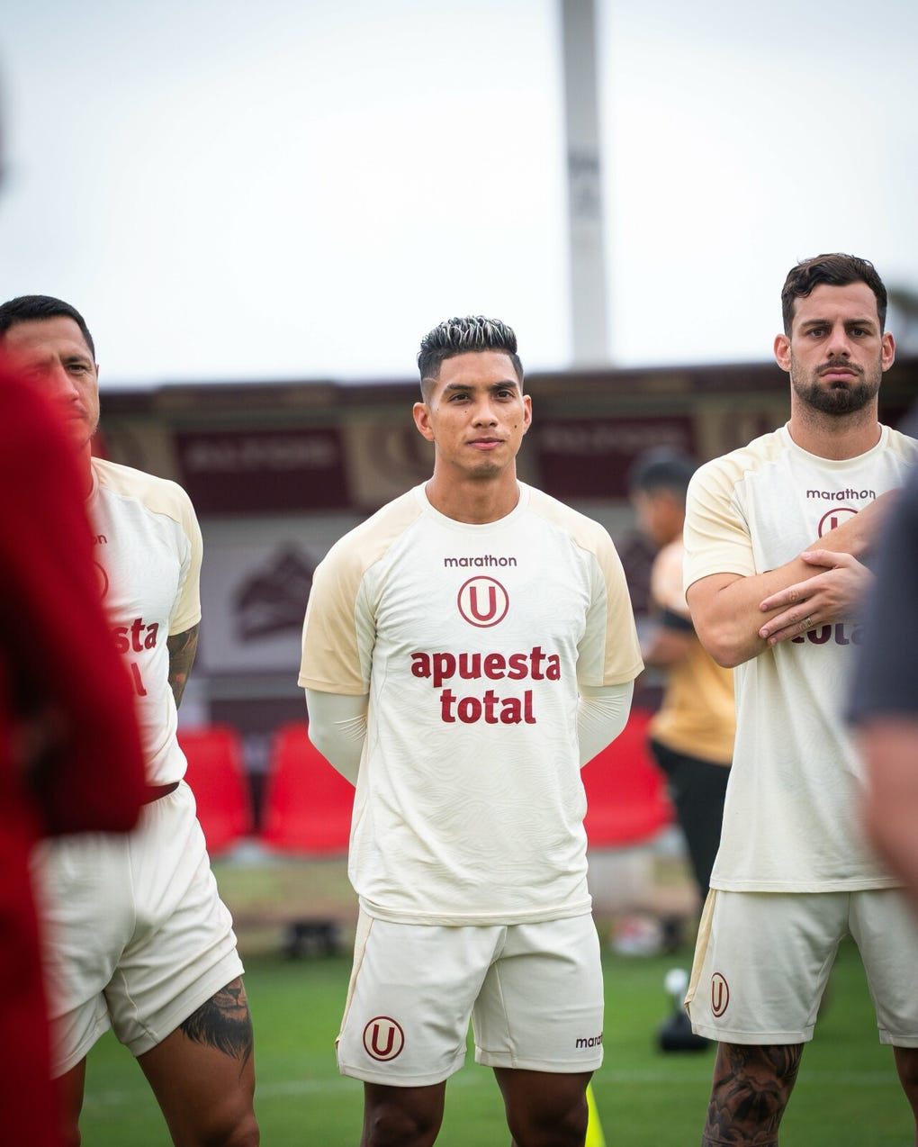 El panameño en la charla técnica previo a los entrenamientos.