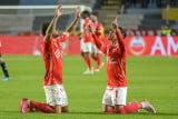 <strong>Neri Bandiera</strong> celebra junto a<strong> Maximiliano Amondarain</strong> uno de sus goles ante <strong>Botafogo</strong> en el triunfo por 6-1.