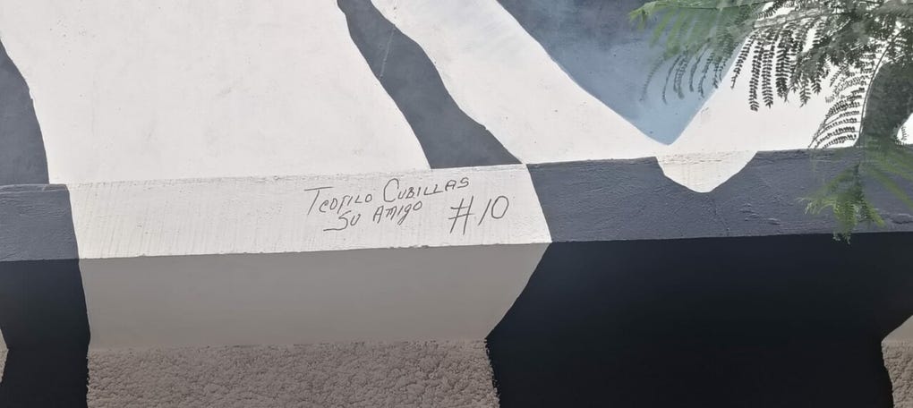 El ‘Nene’, quien es el máximo goleador peruano en los Mundiales, también firmó un mural pintado en su honor.