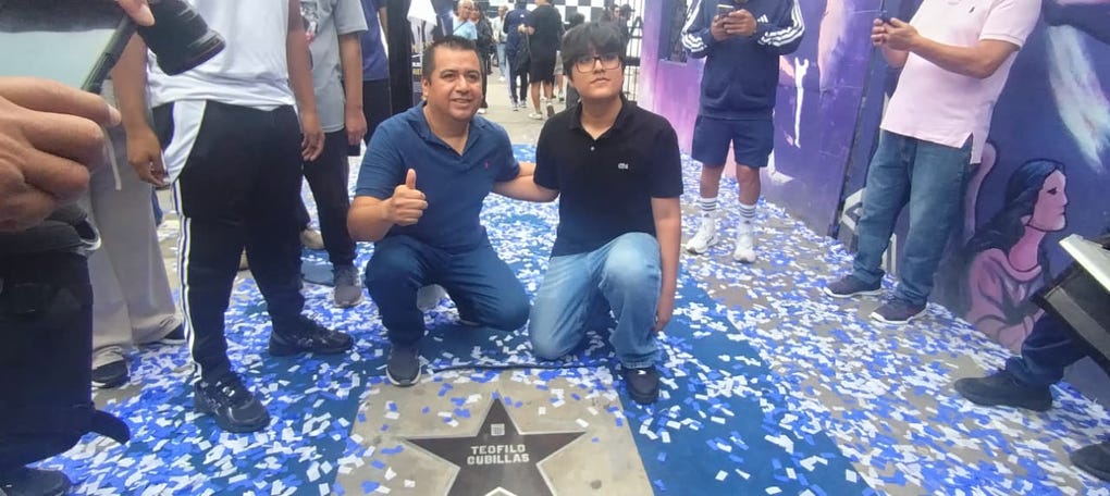 Hinchas aliancistas llegaron para presenciar el homenaje y alentar al ídolo del club victoriano.