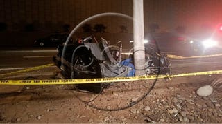Fatal accidente en San Miguel: mujer murió y hombre está grave tras violento choque de automóvil con un poste