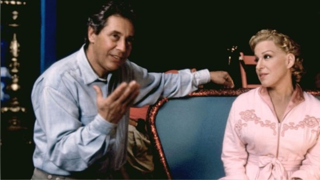 Mark Rydell junto a la actriz Bette Midler.