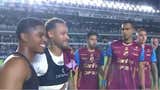 Formaron fila: jugadores del Macará se tomaron fotos con Neymar tras derrota en la Sudamericana