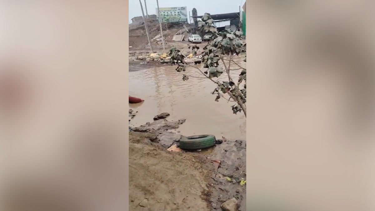 En el video se ve claramente la agua sucia y lleno de tierra