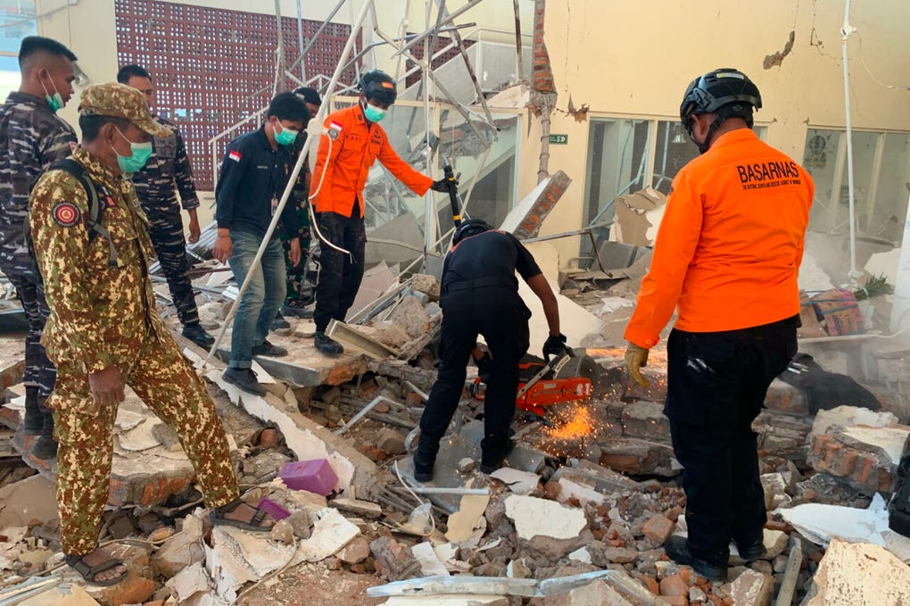 Asimismo, alrededor de 2 000 residentes fueron evacuados de las zonas costeras tras el fuerte temblor, que activó la alerta temprana de tsunami, suspendida poco después.