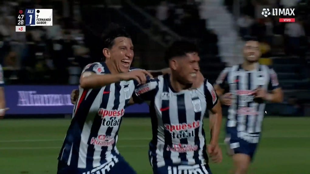 Fernando Gaibor celebra su gol con Jesús Castillo en el Alianza vs UTC.