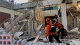 Más de 5 000 indonesios permanecen desplazados tras el fuerte terremoto de 7,7