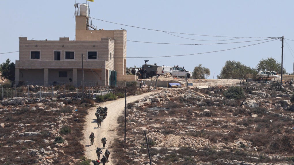 En la imagen, una vivienda de Mahmud Tubasi, residente Yalud, y su esposa Aida que fue tomada por los colonos y el Ejército de Israel en Qusra, en Cisjordania.