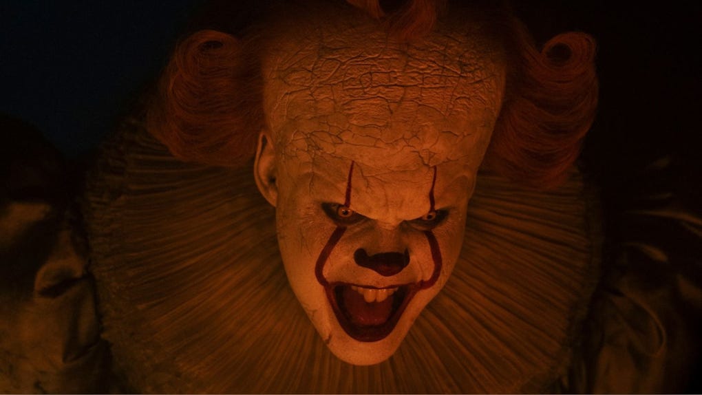Bill Skarsgård interpreta a Pennywise en la serie 'It: Bienvenidos a Derry', el temible payaso del universo creado por Stephen King.