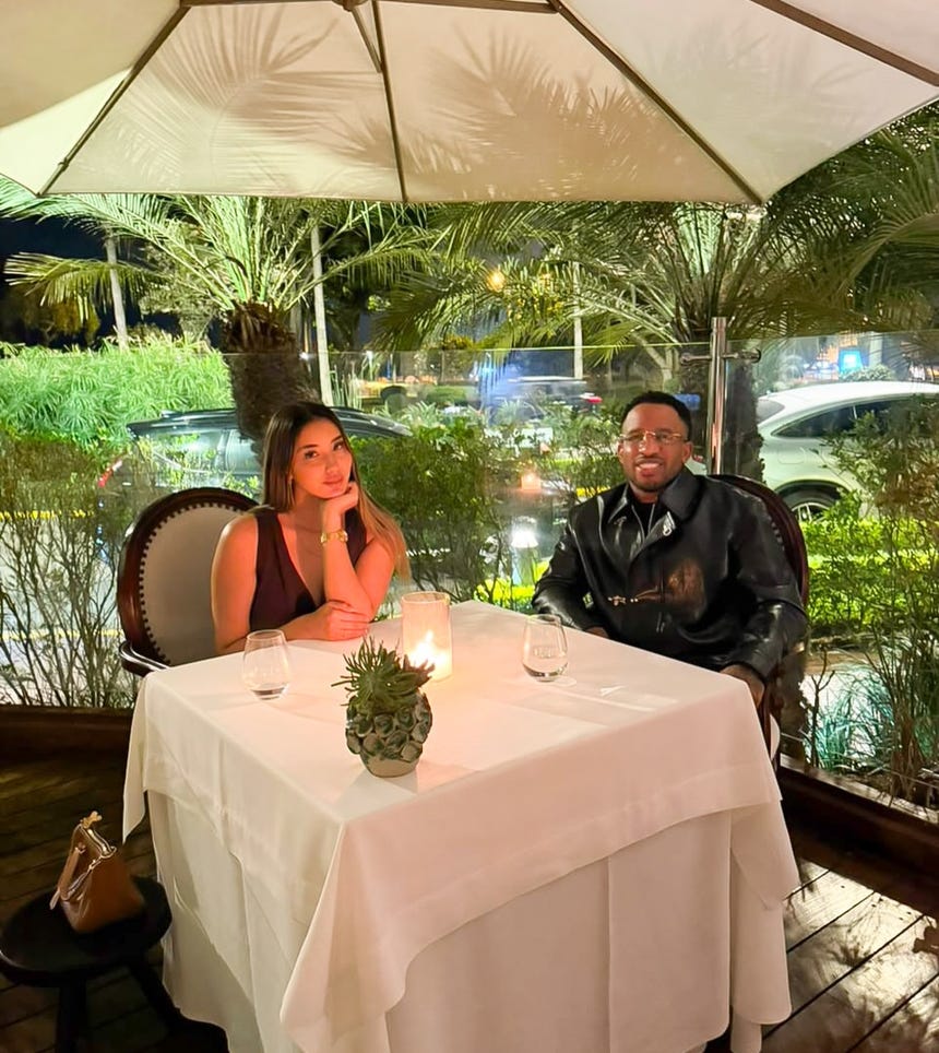 Xiomy y Farfán en una cena romántica por el año y medio de relación.    