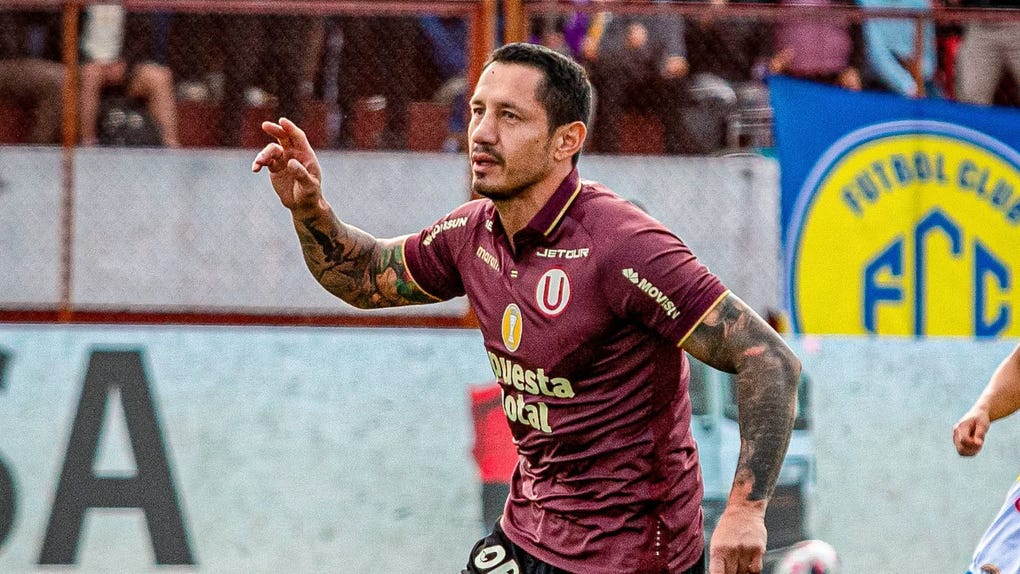 Gianluca Lapadula usa el dorsal 18 en Universitario.
