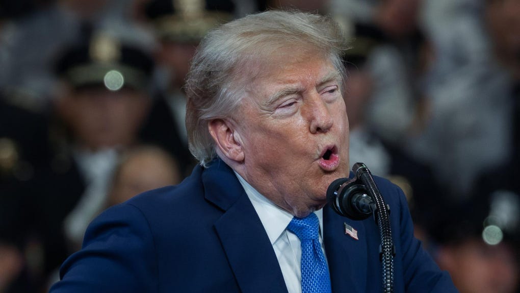 El presidente de Estados Unidos, Donald Trump, pronunció un discurso sobre la reducción del crimen y la seguridad pública en la Academia de Policía del Condado de Nassau, en Garden City, Condado de Nassau, Long Island, Nueva York.