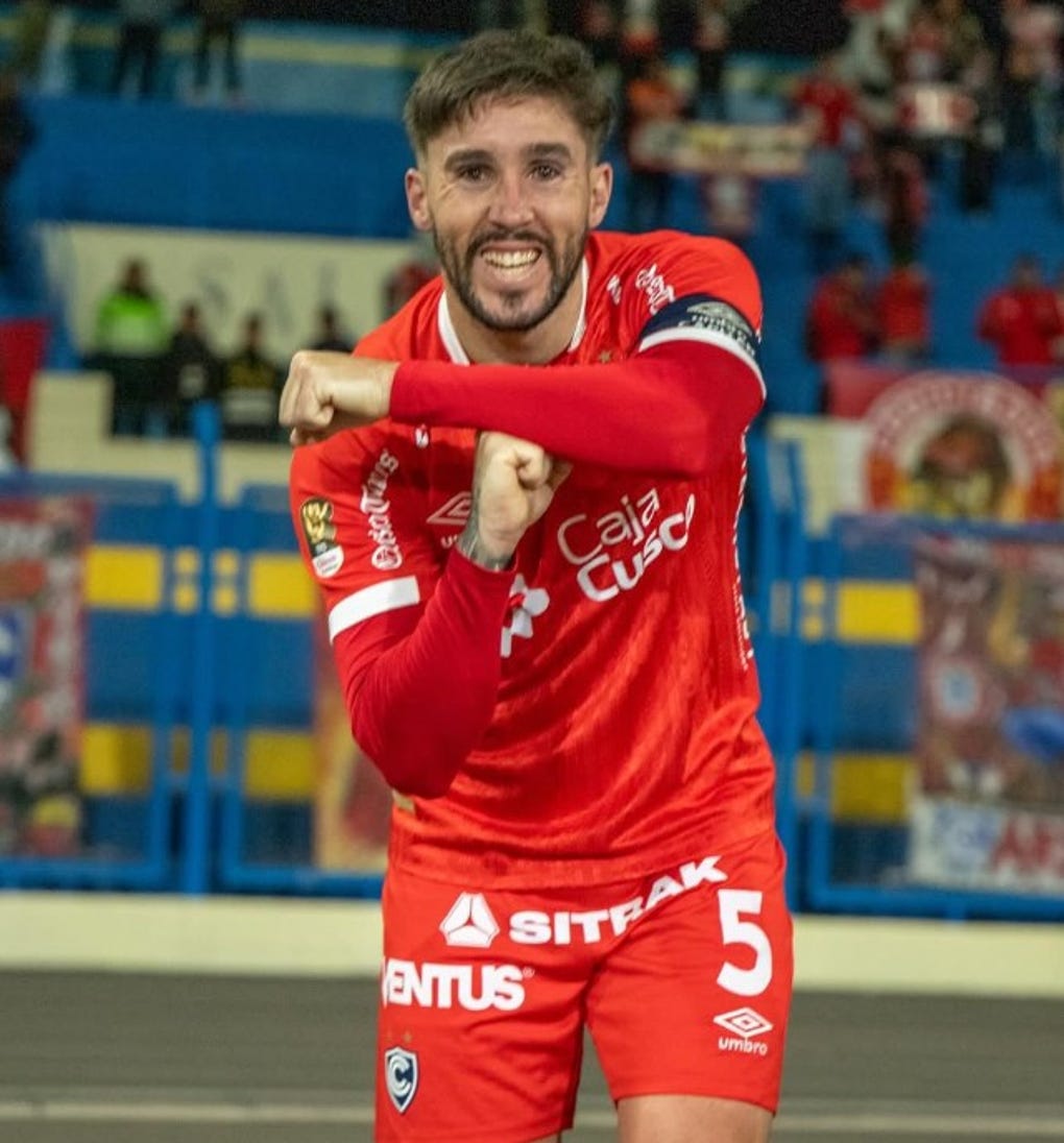 <strong>7. Santiago Arias (Volante)</strong>