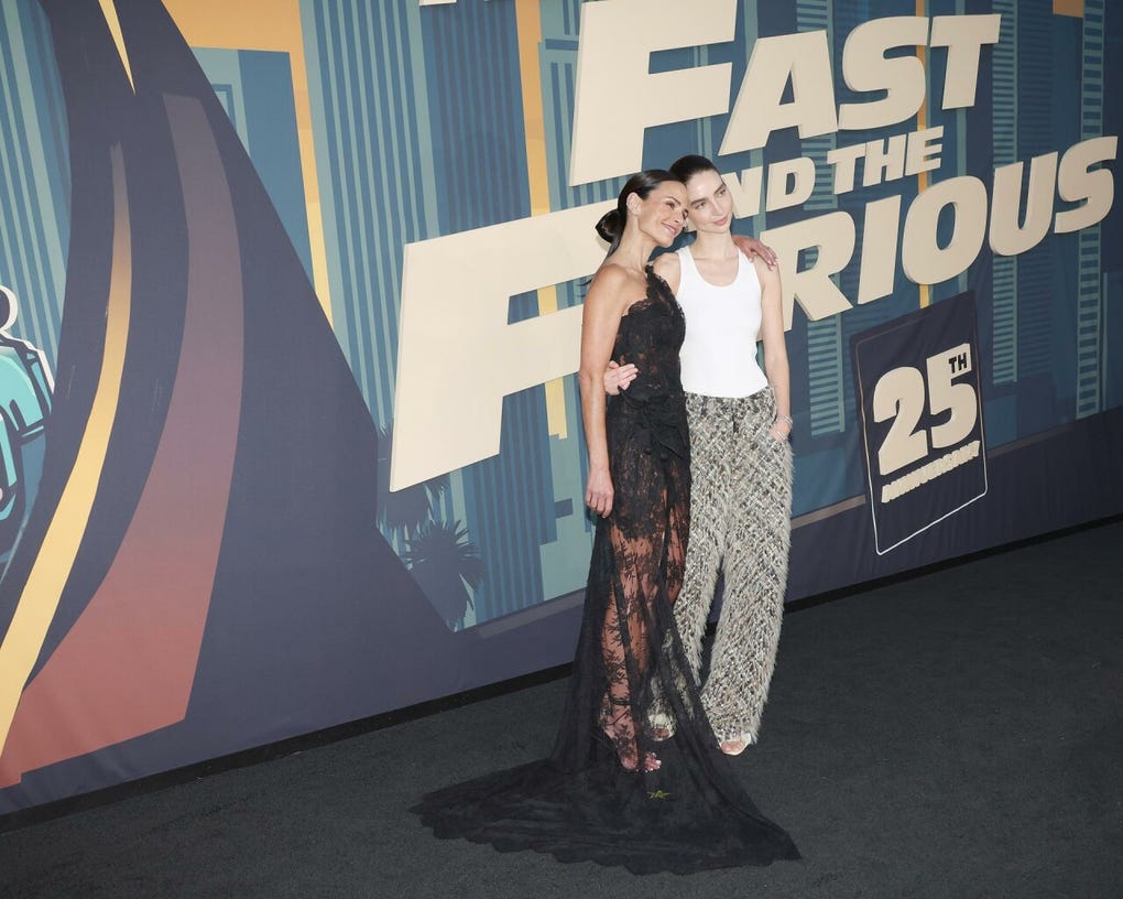 Jordana Brewster junto a Meadow Walker.