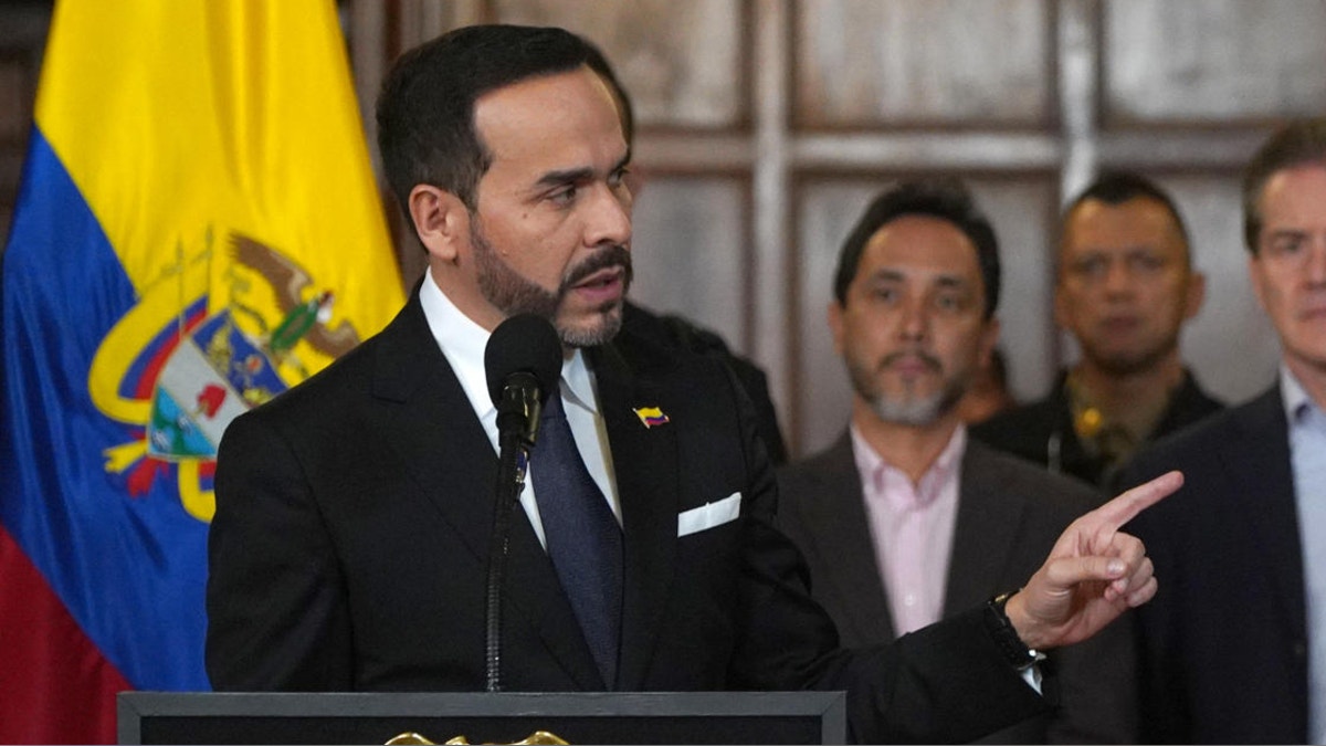 Colombia: Abelardo de la Espriella presenta un libro con casos de presunta corrupción en el gobierno de Gustavo Petro