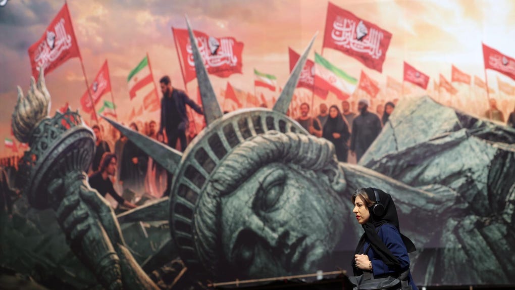 Irán condiciona la reapertura del estrecho de Ormuz al levantamiento de sanciones de EE.UU., aumentando la tensión en una ruta clave para el petróleo mundial.