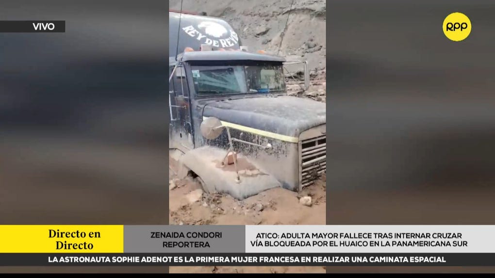 Arequipa: adulta mayor fallece tras internar cruzar vía bloqueada por el huaico en la Panamericana Sur