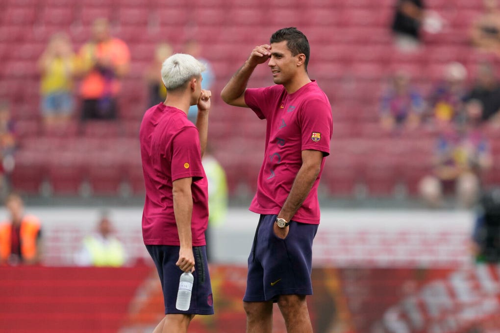 Rodri saltó a la cancha junto a sus nuevos compañeros en el Barcelona.