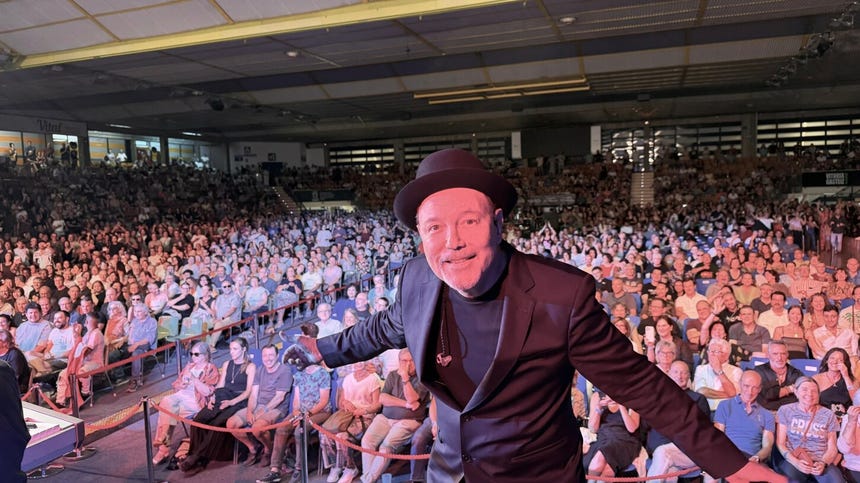 Rubén Blades recorre Latinoamérica con el Fotografías Tour, una gira que marca una nueva etapa en su carrera.