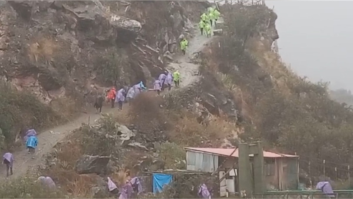Machupicchu: más de 200 turistas y 400 porteadores pernoctaron en Huayllabamba y Tarayoc tras quedar varados en los Caminos Inka