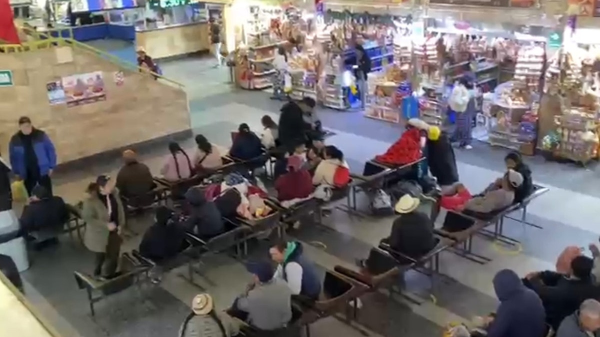 Arequipa: unas 1 200 personas a diario no pueden viajar a Lima debido al bloqueo de la Panamericana Sur por huaicos