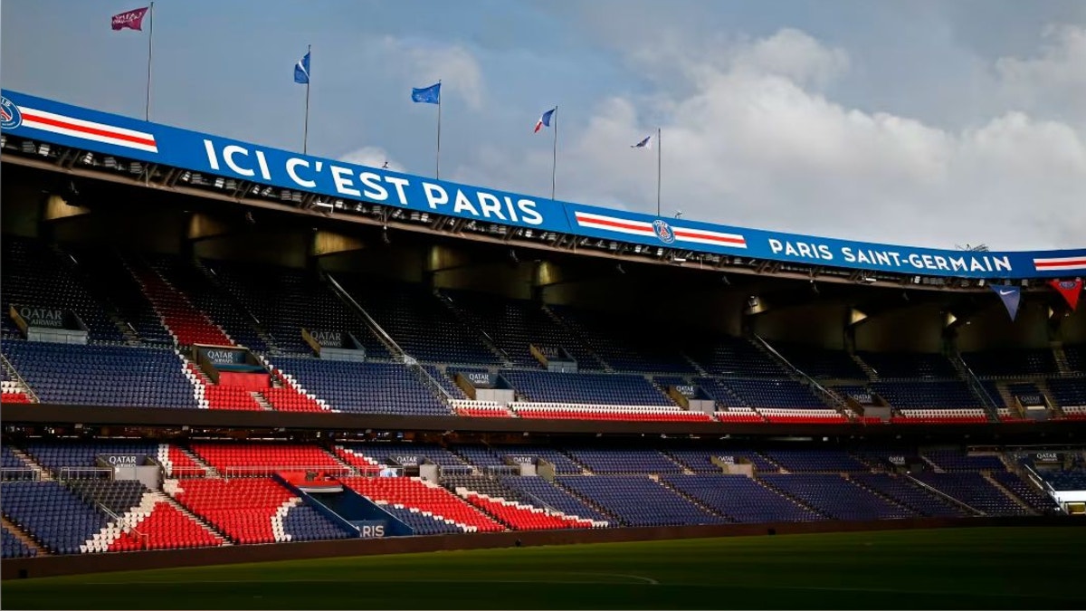 PSG no podrá debutar en su estadio por el mal estado del césped debido al calor